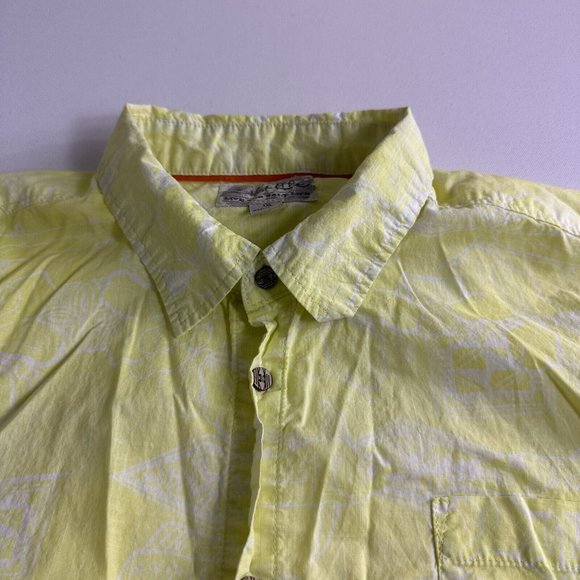Salt Life Camp Button Up Shirt Yellow Fish Print Short Sleeve Hawaiian Print 2XL - Picture 4 of 9